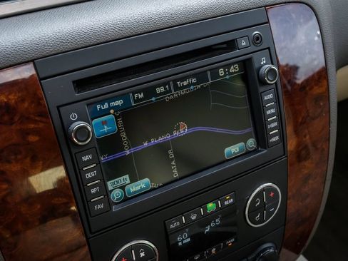 Used 2011 Chevrolet Tahoe LTZ RWD image 17