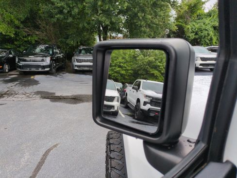 Used 2019 Jeep Wrangler Unlimited Sahara AWD/4WD image 11