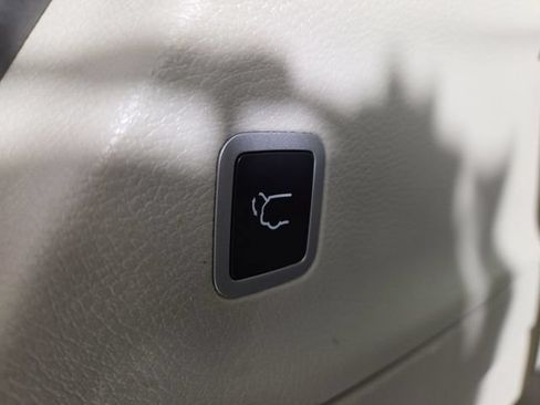 Used 2024 Chrysler Pacifica Touring-L FWD image 32