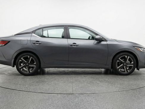 Used 2025 Nissan Sentra SV FWD image 11