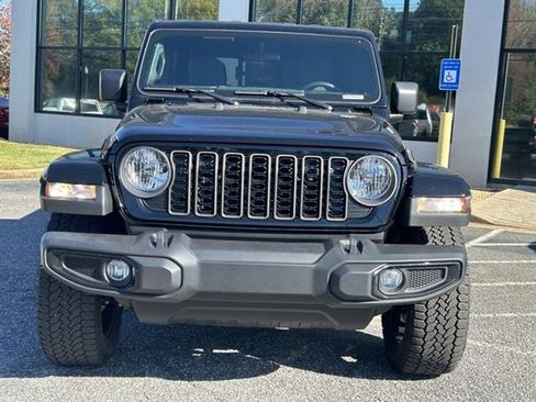 Used 2024 Jeep Gladiator Sport image 2