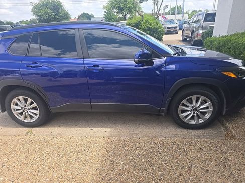 Used 2023 Toyota Corolla Cross LE FWD image 3