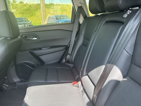 Used 2023 Nissan Rogue SL AWD/4WD image 13
