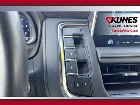 Used 2023 Chevrolet Suburban LT w/ Luxury Package AWD/4WD image 14