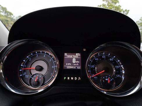 Used 2012 Chrysler Town & Country Touring w/ Entertainment Group #1 FWD image 19