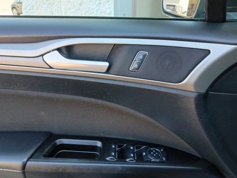 Used 2017 Ford Fusion SE w/ Fusion SE Technology Package FWD image 36