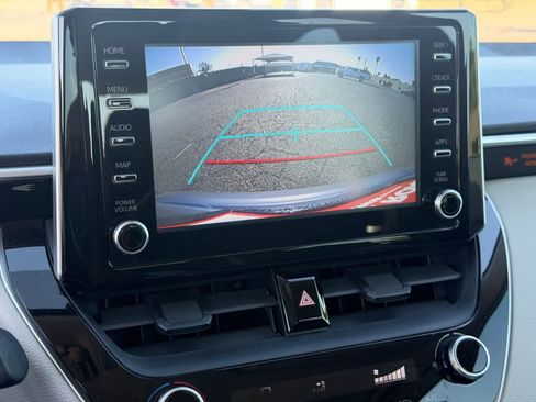 Used 2020 Toyota Corolla LE FWD image 18
