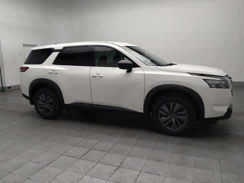 Used 2023 Nissan Pathfinder S FWD image 11