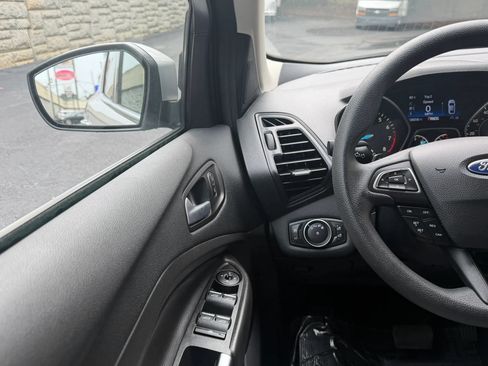 Used 2017 Ford Escape SE w/ Equipment Group 201A AWD/4WD image 18