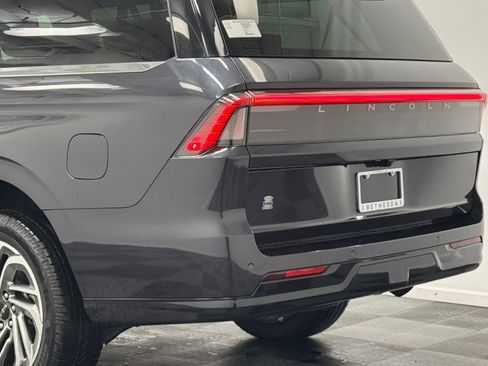 New 2026 Lincoln Navigator L Reserve image 7