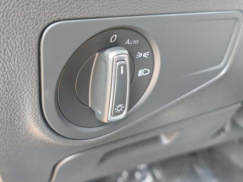 Used 2022 Volkswagen Tiguan SE FWD image 9