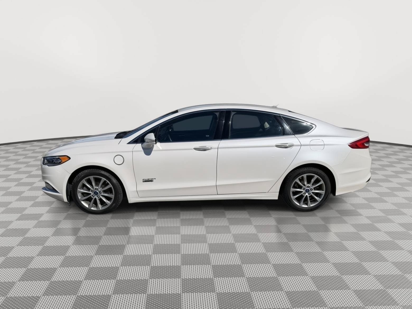 Used 2017 Ford Fusion Energi SE FWD image 4