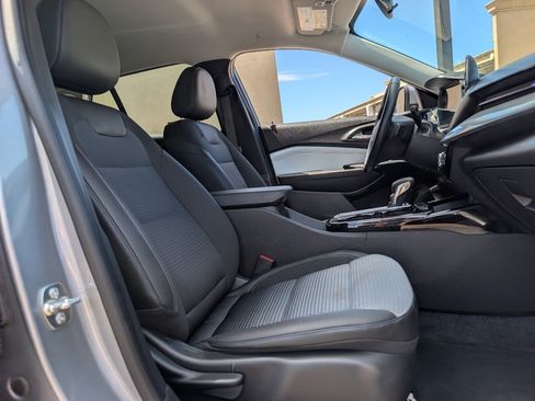 Used 2025 Chevrolet Trax LT w/ Driver Confidence Package FWD image 8