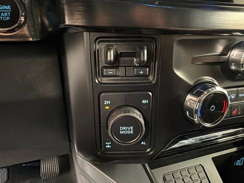 New 2026 Ford F250 Lariat w/ Black Appearance Package AWD/4WD image 17