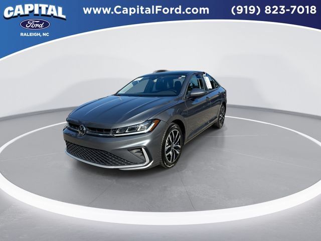 Used 2025 Volkswagen Jetta SE FWD image 4