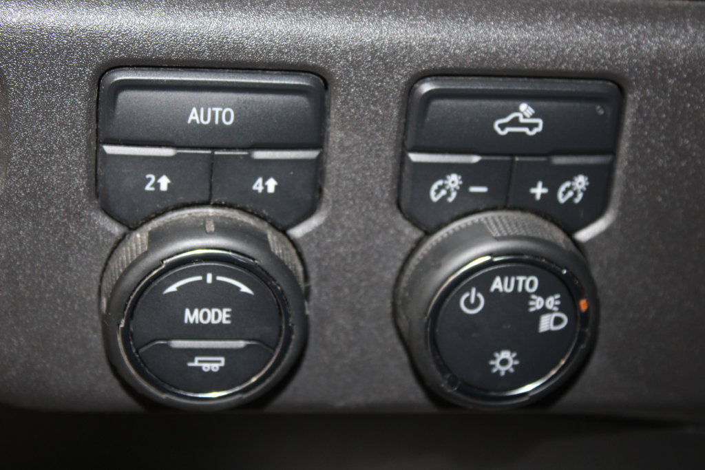 Used 2024 Chevrolet Silverado 1500 LT AWD/4WD image 48