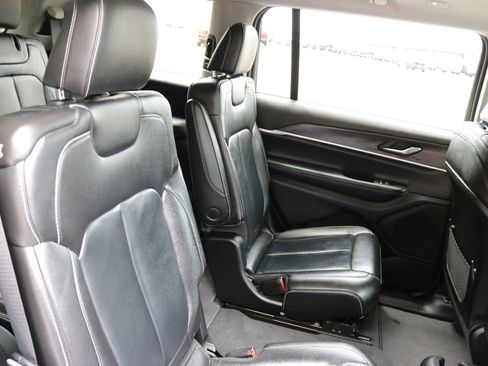 Used 2023 Jeep Grand Cherokee L Limited w/ Black Appearance Package image 18