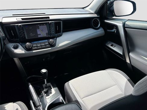 Used 2018 Toyota RAV4 XLE FWD image 23