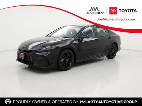 Used 2026 Toyota Camry Hybrid w/ Convenience Package FWD image 1