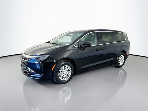 New 2027 Chrysler Pacifica Select FWD image 3