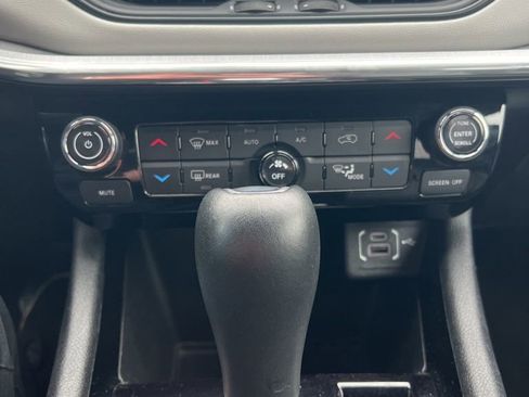 Used 2024 Jeep Compass Limited image 27