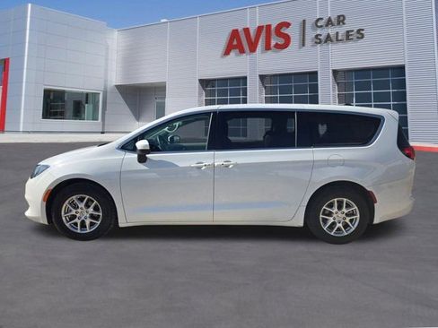 Used 2023 Chrysler Voyager LX image 11