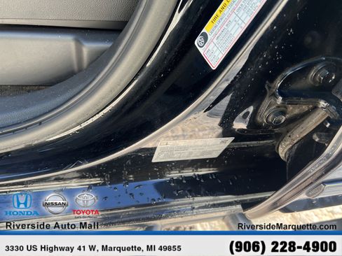 Used 2017 Chevrolet Silverado 1500 LTZ Z71 w/ Realtree Edition image 14