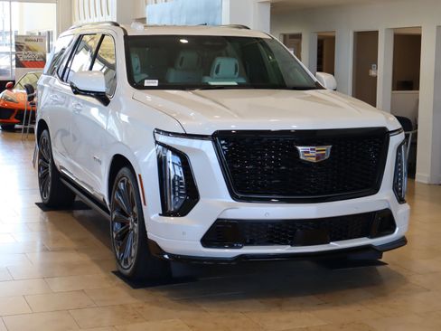 Used 2025 Cadillac Escalade V image 2