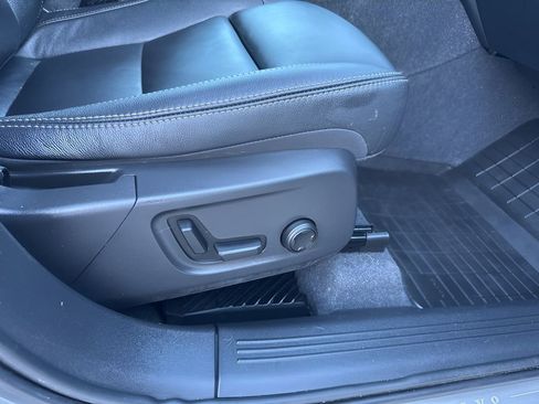 Used 2024 Volvo XC40 B5 Ultimate w/ Protection Package Premier image 24