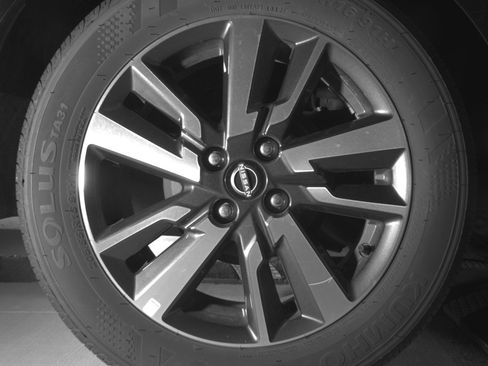 Used 2025 Nissan Versa SV image 15