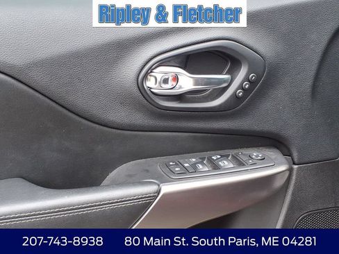 Used 2019 Jeep Cherokee Limited AWD/4WD image 11