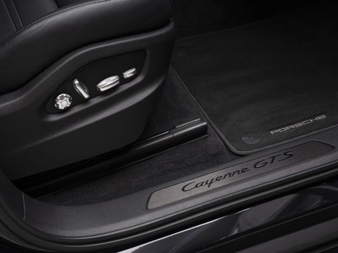 Used 2021 Porsche Cayenne GTS image 41