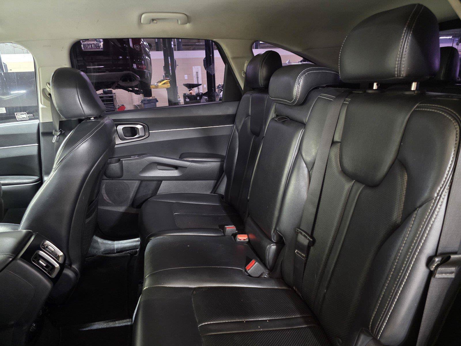 Used 2021 Kia Sorento LX FWD image 12
