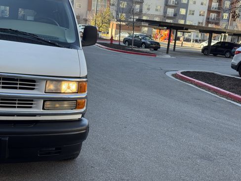 Used 1999 Chevrolet Express 1500 w/ Convenience Pkg image 11