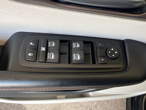Used 2017 Chrysler Pacifica Touring-L Plus w/ Advanced Safetytec Group FWD image 43
