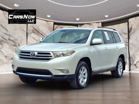 Used 2012 Toyota Highlander FWD w/ Tech Pkg image 3