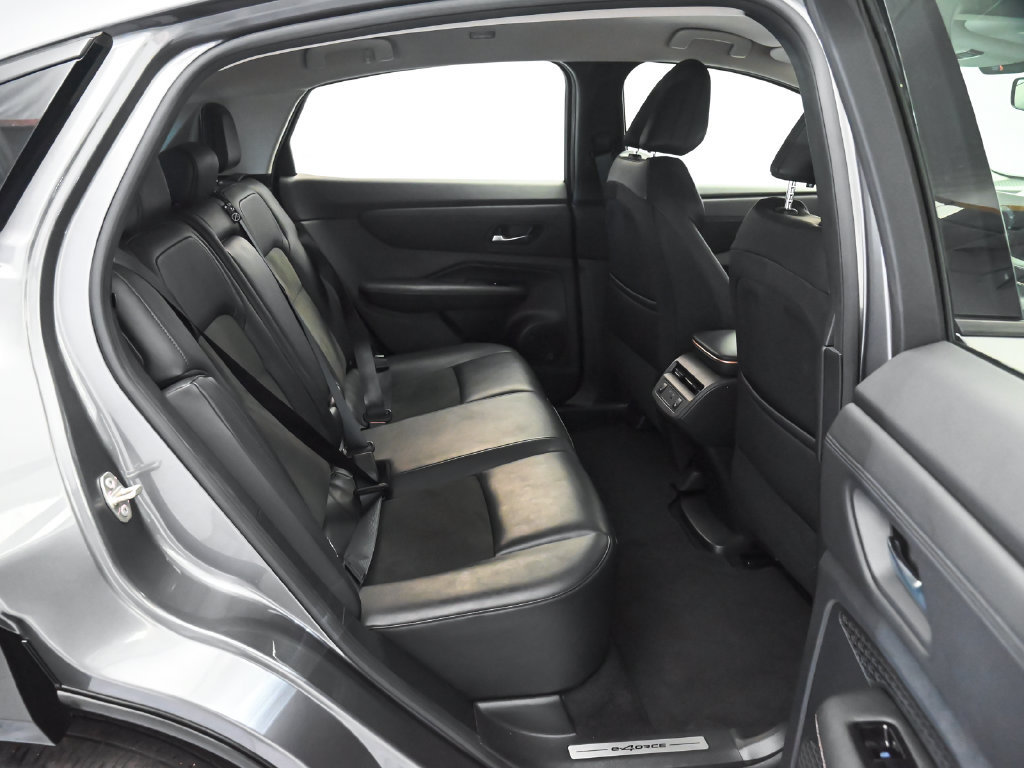 Used 2023 Nissan Ariya AWD image 32