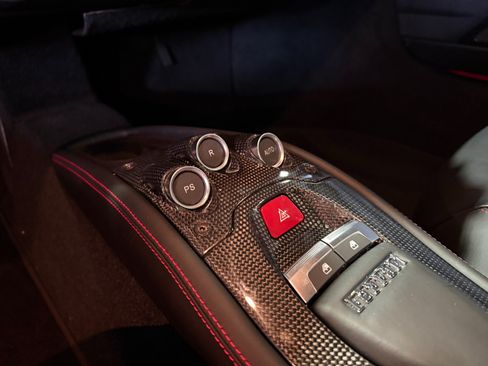 Used 2011 Ferrari 458 Italia Coupe RWD image 34