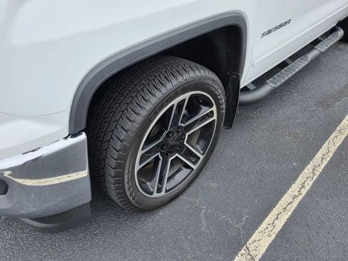 Used 2018 GMC Sierra 1500 SLE w/ Black Pack AWD/4WD image 5