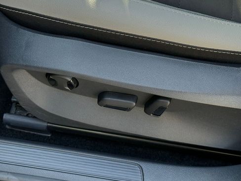 Used 2025 Volkswagen Taos SE image 22