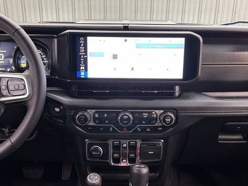 Used 2024 Jeep Wrangler Unlimited Sahara w/ Technology Group AWD/4WD image 28