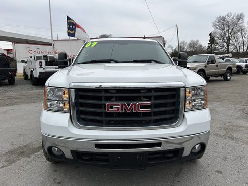 Used 2007 GMC Sierra 2500 SLE w/ Z71 Off-Road Package image 3