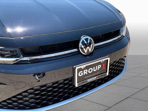 Used 2025 Volkswagen Jetta SE FWD image 30