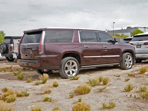 Used 2017 Cadillac Escalade ESV Premium Luxury image 4