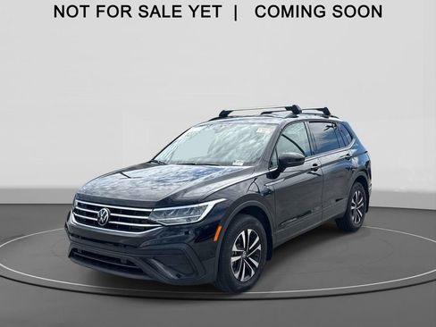 Used 2024 Volkswagen Tiguan S image 1