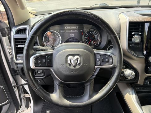 Used 2019 RAM 1500 Laramie AWD/4WD image 10
