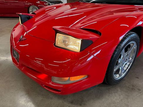Used 2004 Chevrolet Corvette Coupe w/ Roof Package image 25