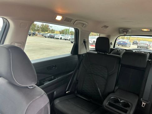 Used 2024 Nissan Pathfinder SV FWD image 24