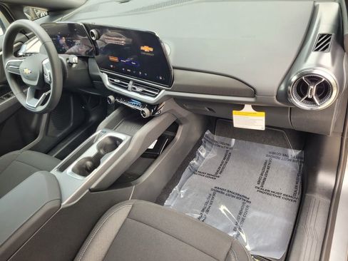 New 2026 Chevrolet Equinox EV LT image 16