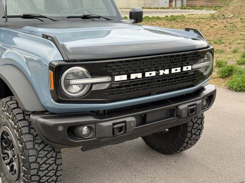 Used 2023 Ford Bronco Wildtrak image 5